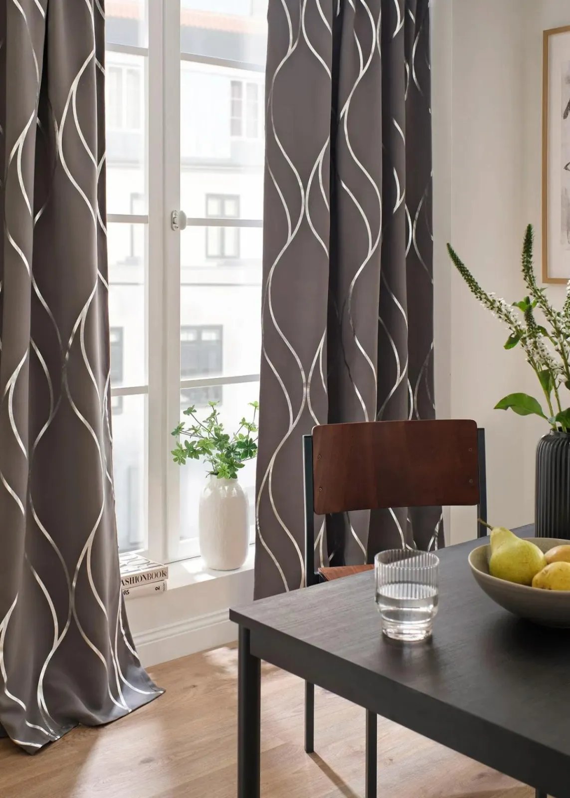 bonprix Vorhänge|Abdunkelnder Vorhang mit Glanz Druck (1er Pack) dunkelgrau/silber