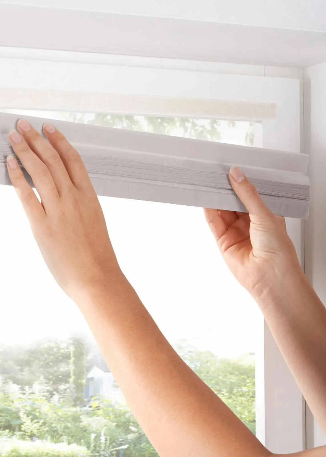 abdunkelndes Klebe-Plissee|bonprix Hot