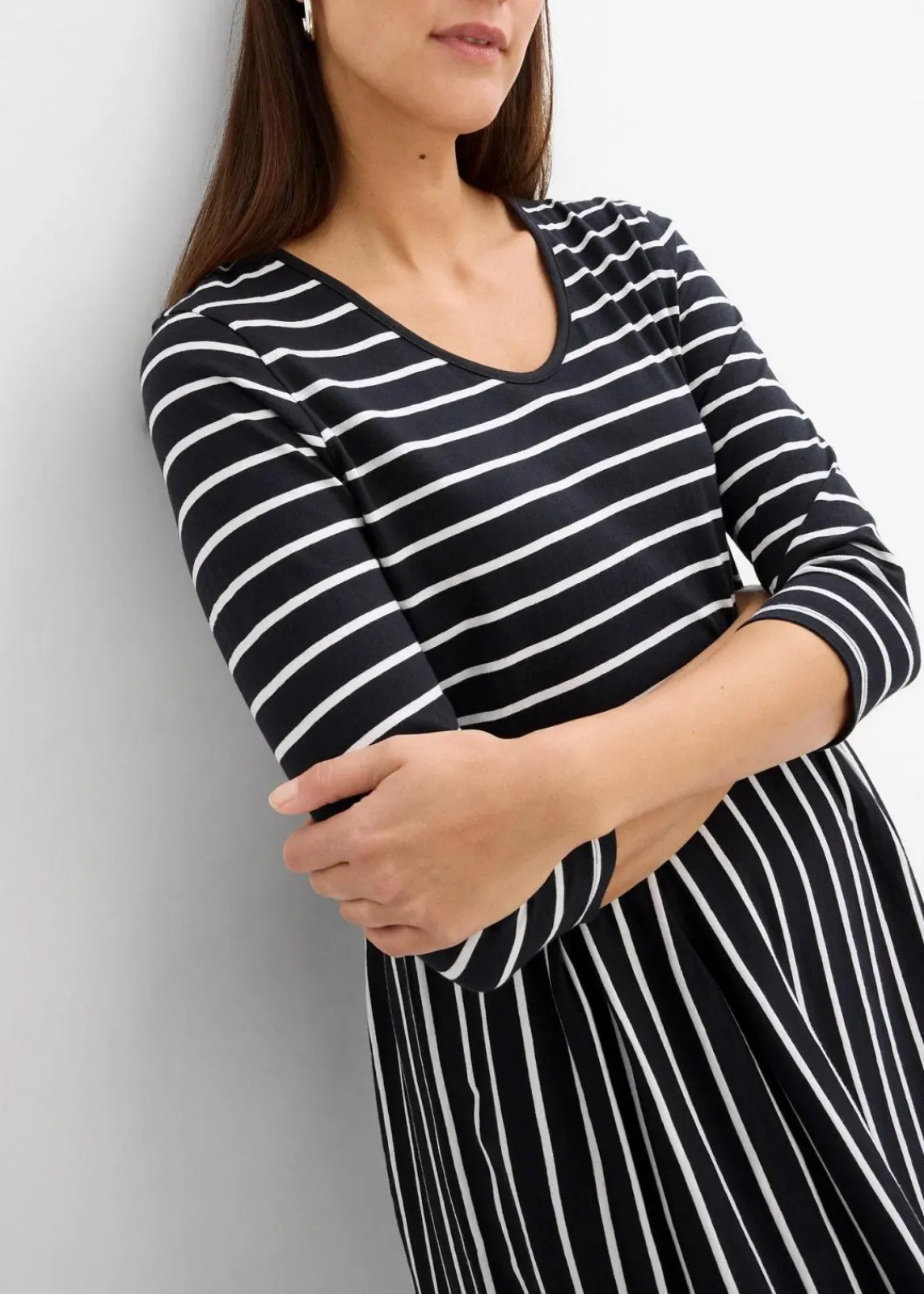 bonprix Bekleidung·Pullover & Strickjacken|Kleider|Baumwoll-Jerseykleid, Midilänge schwarz/wollweiß gestreift