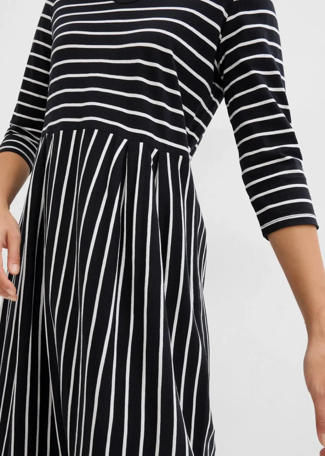 bonprix Bekleidung·Pullover & Strickjacken|Kleider|Baumwoll-Jerseykleid, Midilänge schwarz/wollweiß gestreift