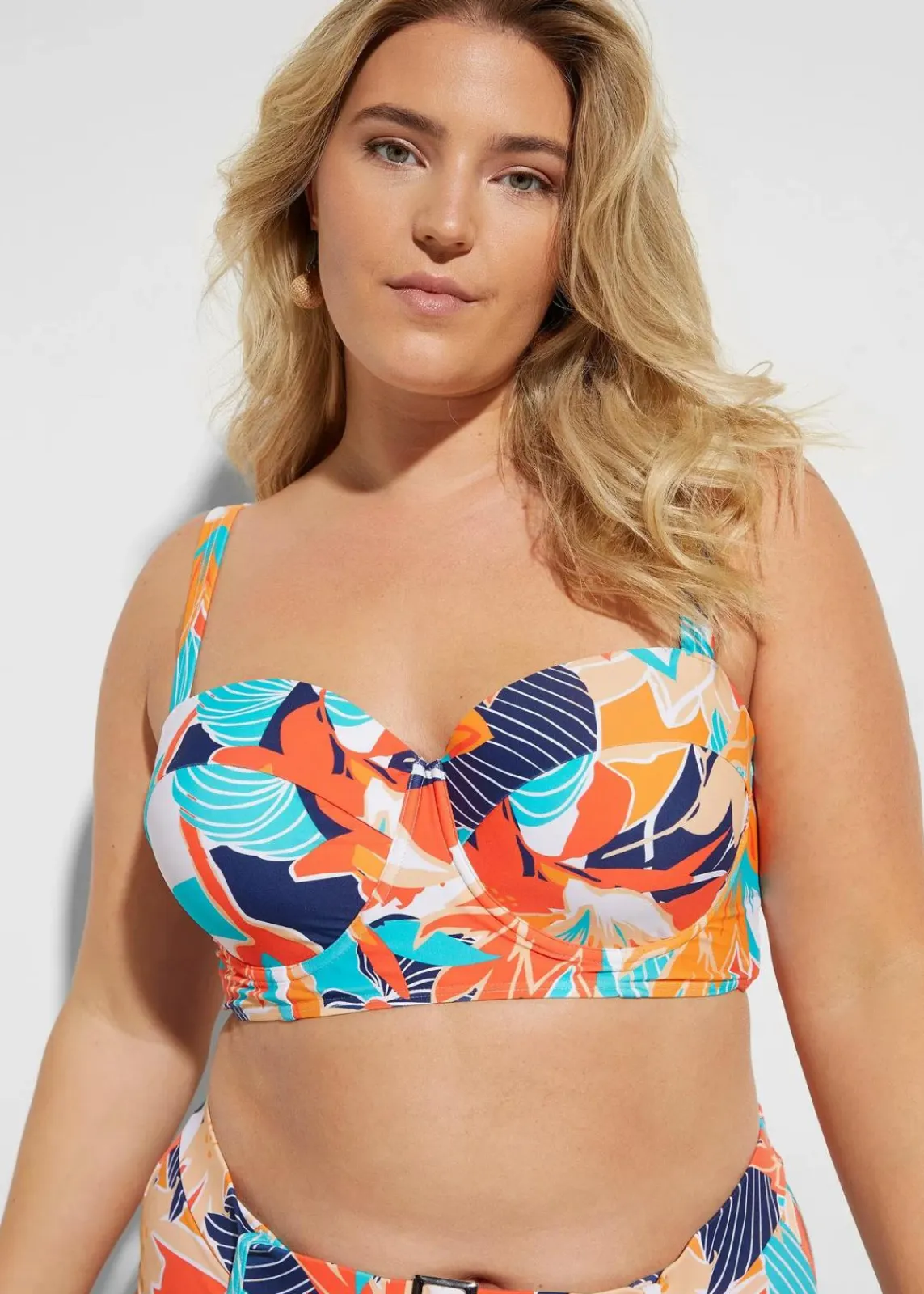 bonprix Nachhaltigere Materialien|Bademode·Bikinis|Bügel Bikini mit Highwaist-Bikinihose (2-tlg.Set) weiss/blau floral