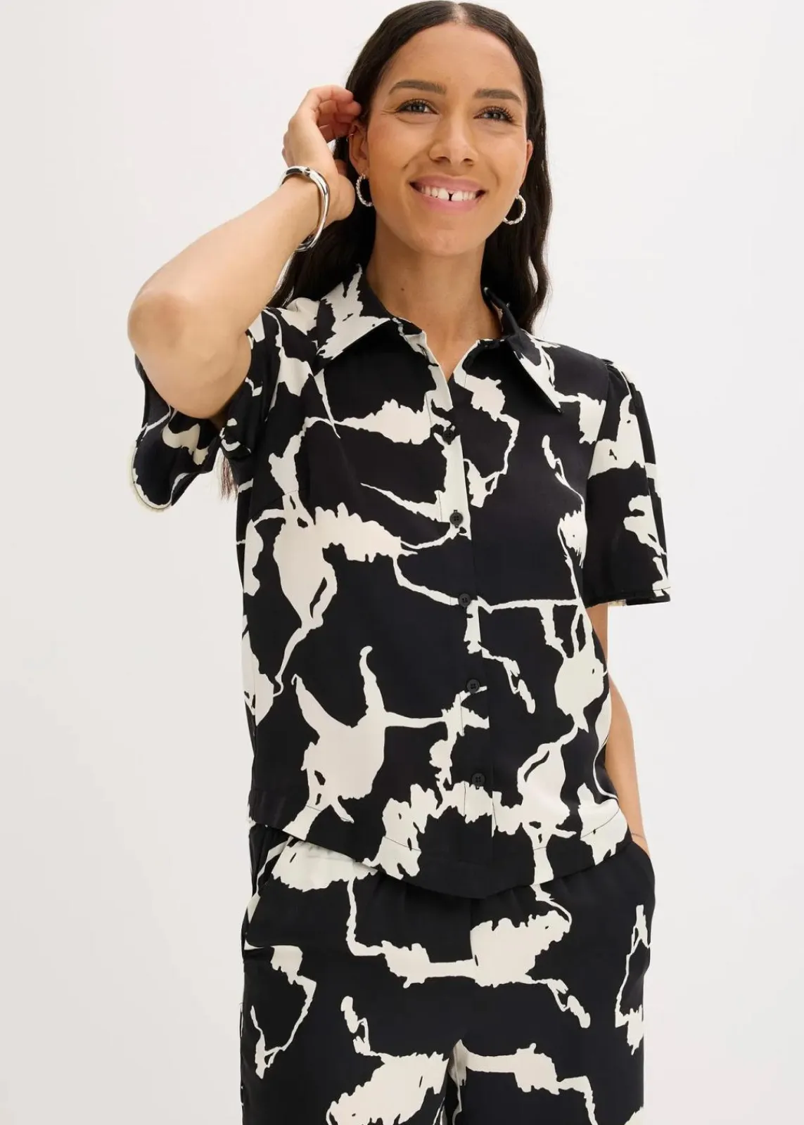 Bluse aus fließendem Satin|bonprix Hot