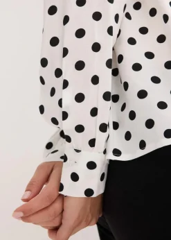 bonprix Bekleidung·Jacken & Mäntel|Nachhaltigere Materialien|Bluse aus fließender Viskose wollweiß/schwarz gepunktet