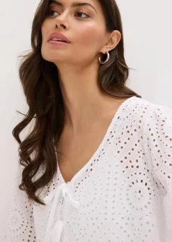 Bluse mit Lochstickerei und Puffärmeln|bonprix Hot