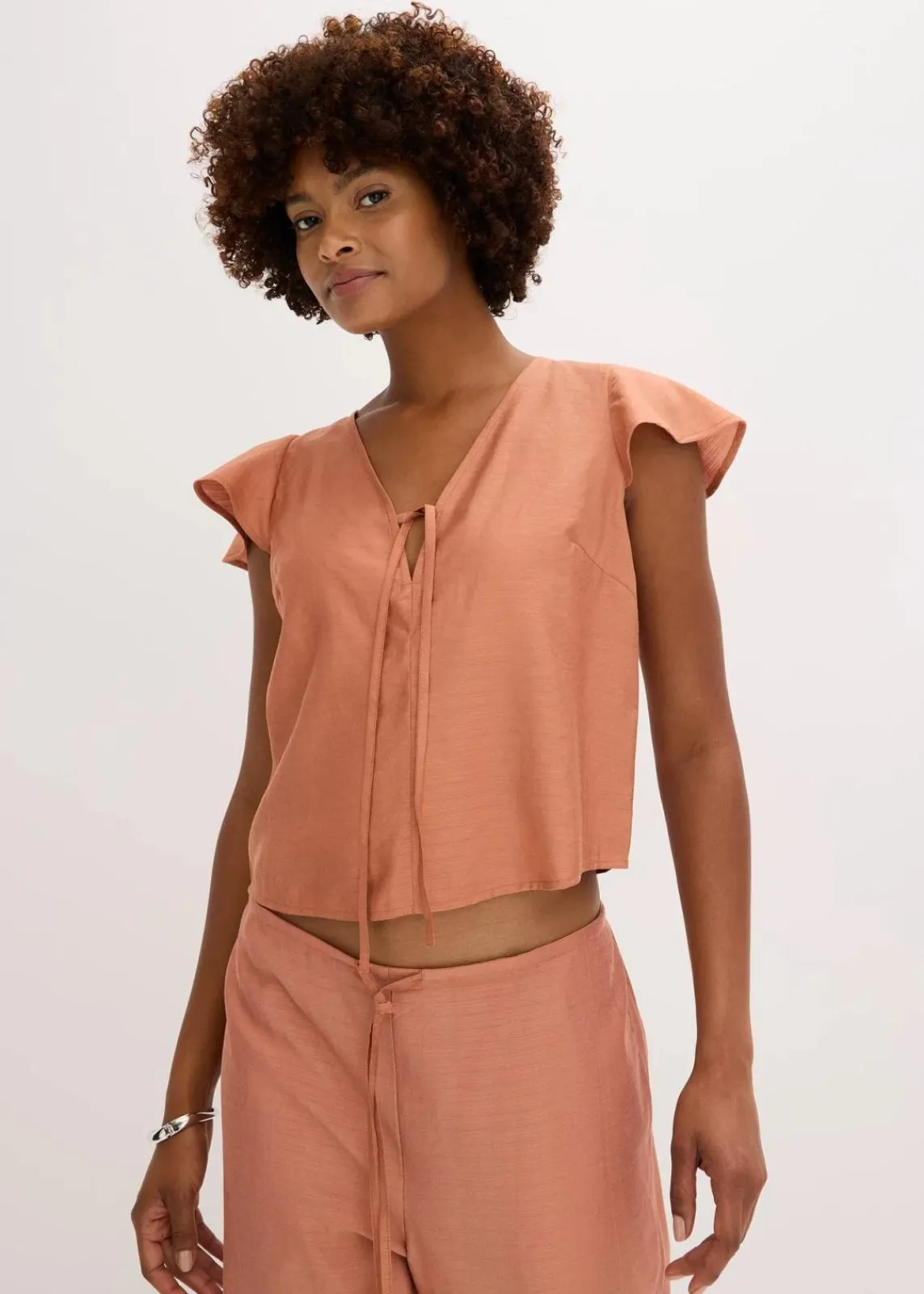 Bluse mit Volantärmeln in Glanzoptik|bonprix Clearance