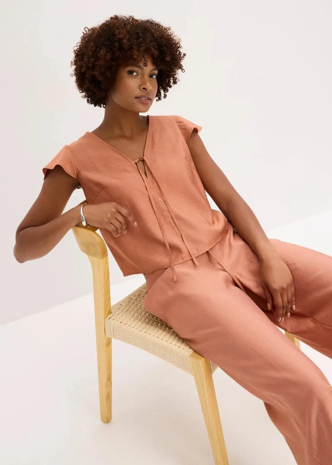 Bluse mit Volantärmeln in Glanzoptik|bonprix Clearance