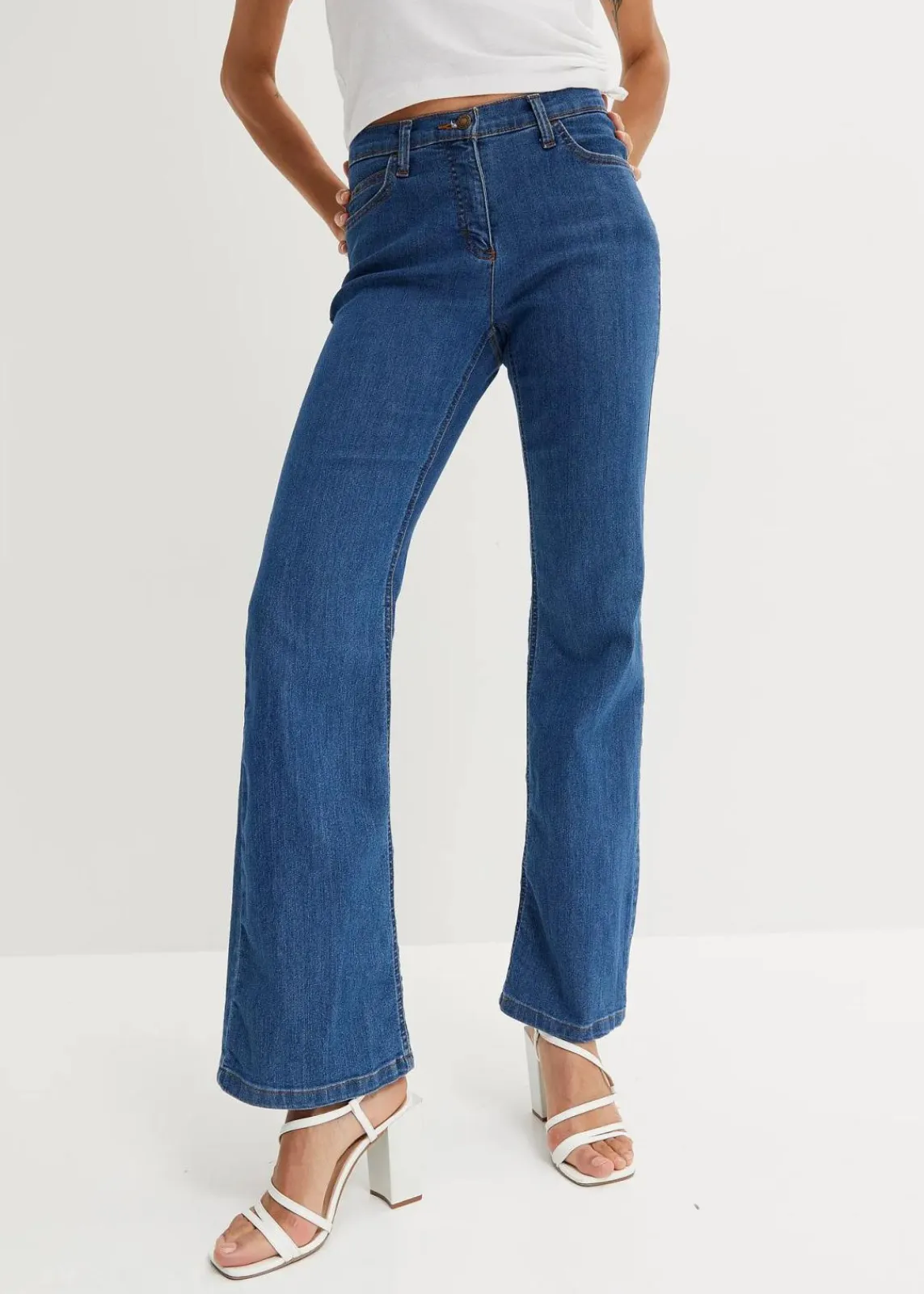 bonprix Jeans|Kurzgrößen|Bootcut Jeans Mid Waist, Stretch blau