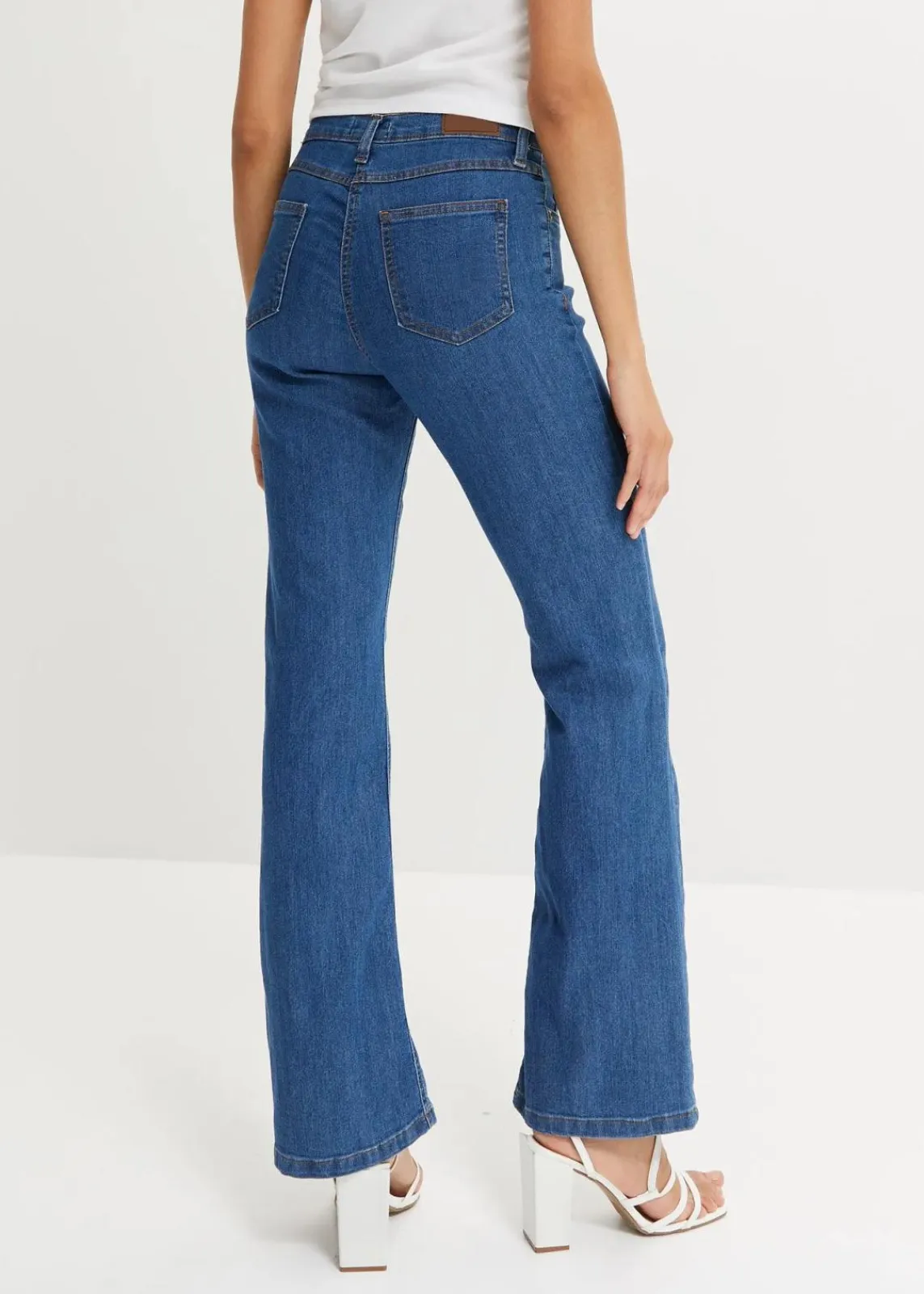 bonprix Jeans|Kurzgrößen|Bootcut Jeans Mid Waist, Stretch blau