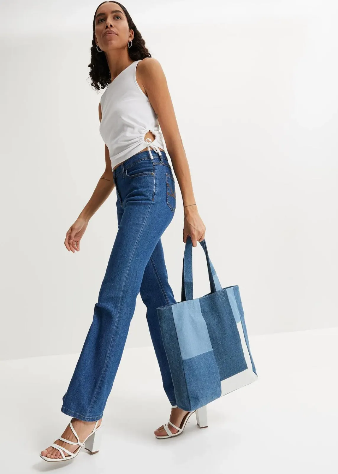 bonprix Jeans|Kurzgrößen|Bootcut Jeans Mid Waist, Stretch blau