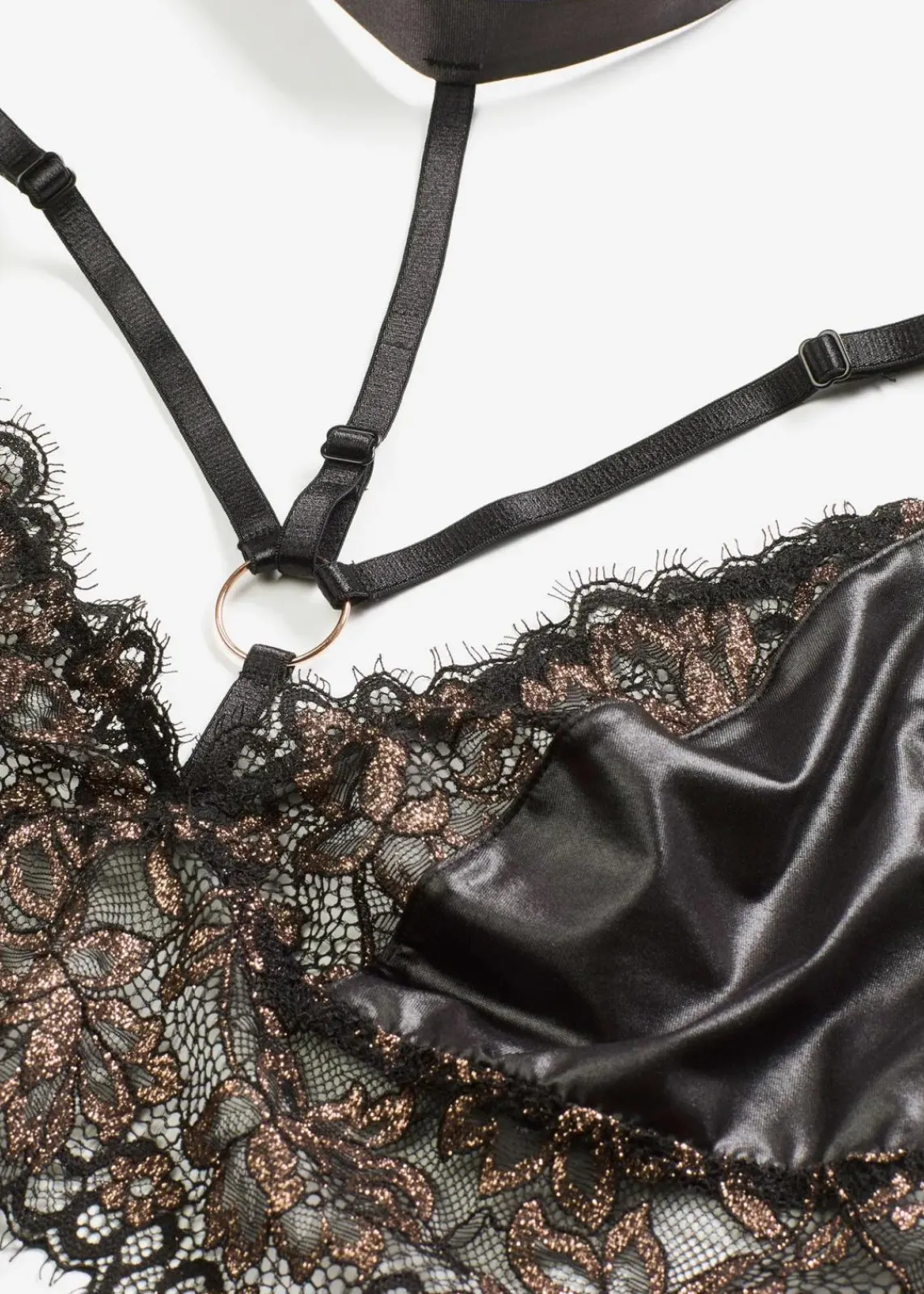 bonprix Wäsche·Erotikwäsche|Wäsche·Bhs|Bralette + String (2-tlg.Set) schwarz/metallic kupfer