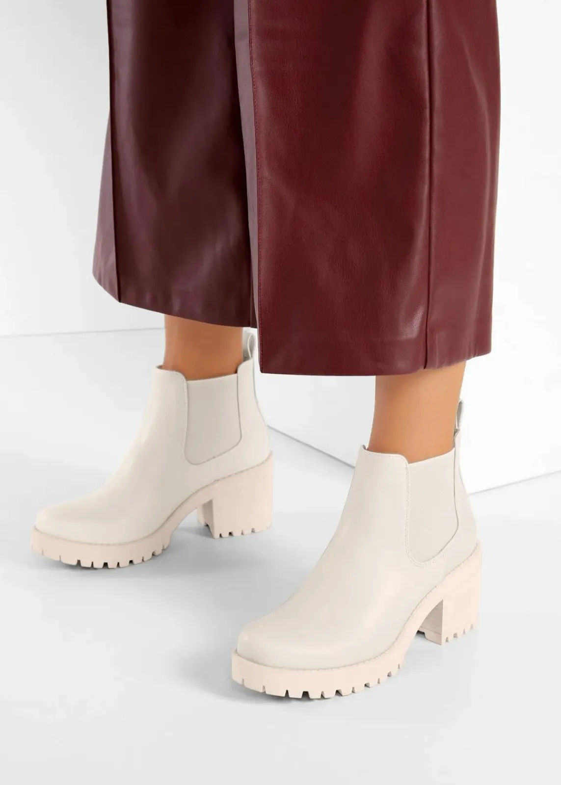 bonprix Schuhe & Accessoires In Spezialgrößen·Schuhe In Übergröße|Schuhe & Accessoires In Spezialgrößen·Elastischer Schaft|Chelsea-Boots mit Blockabsatz beige