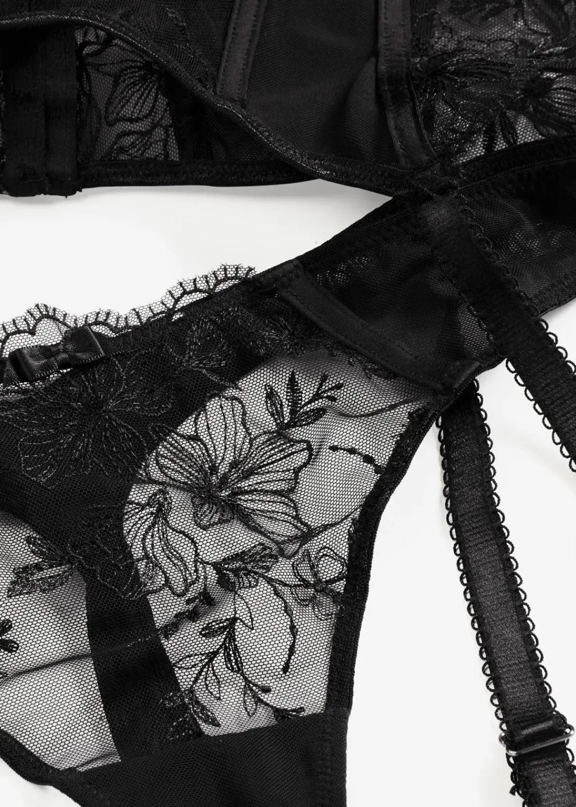 bonprix Corsagen & Negligés|Dessous|Corsage mit Bügel und String mit edler Stickerei (2-tlg.Set) schwarz