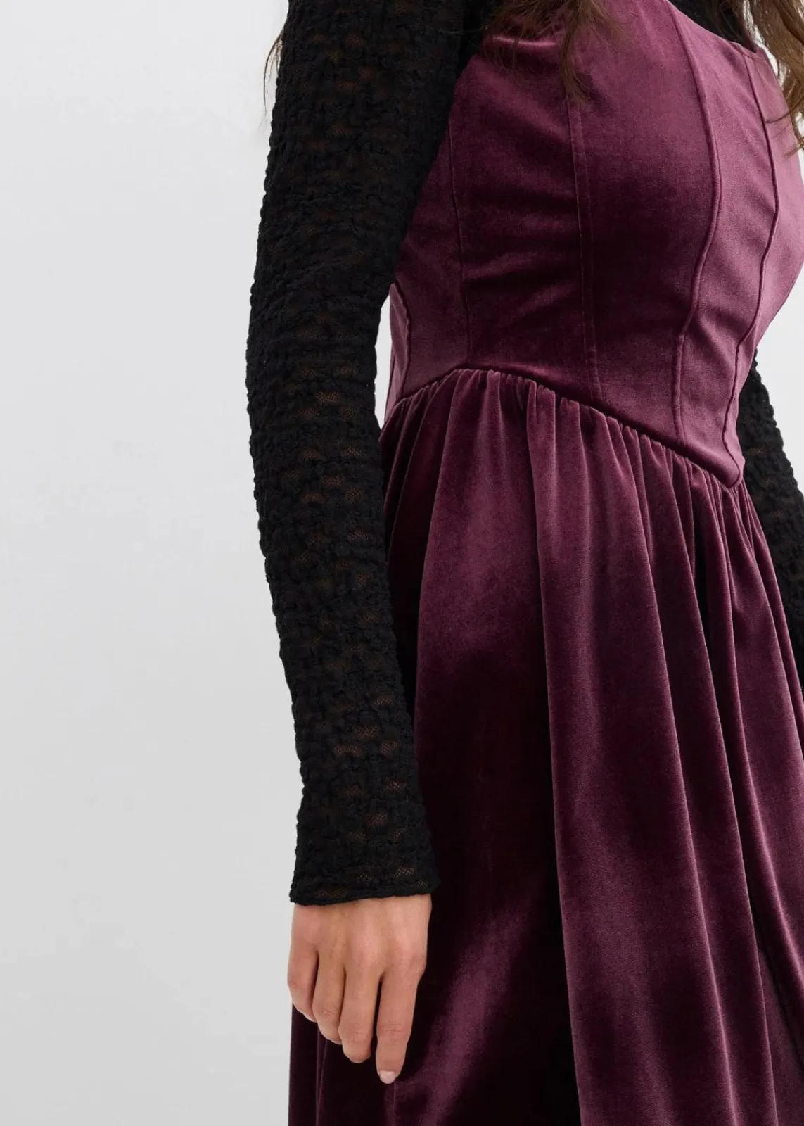 Corsagenkleid aus softem Samt|bonprix Outlet