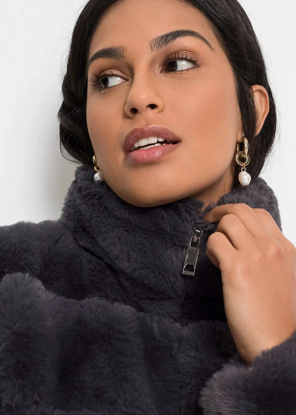 Fellimitat-Jacke mit Reißverschluss|bonprix New