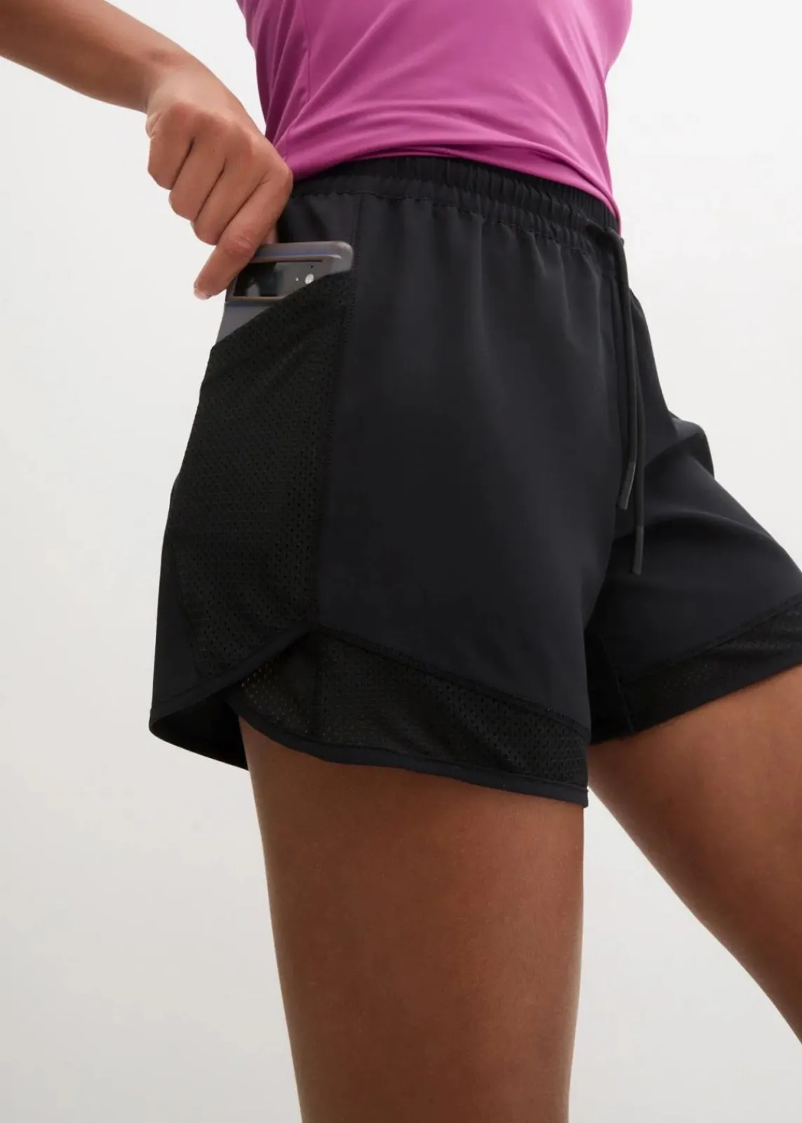 bonprix Sportbekleidung|Hosen|Funktions-Shorts mit Handytasche schwarz