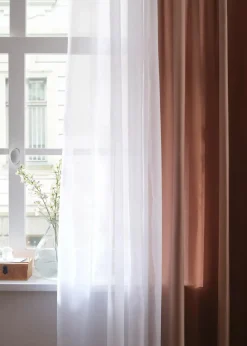 Gardine aus leichtem Voile mit verdeckten Schlaufen (1er Pack)|bonprix Hot