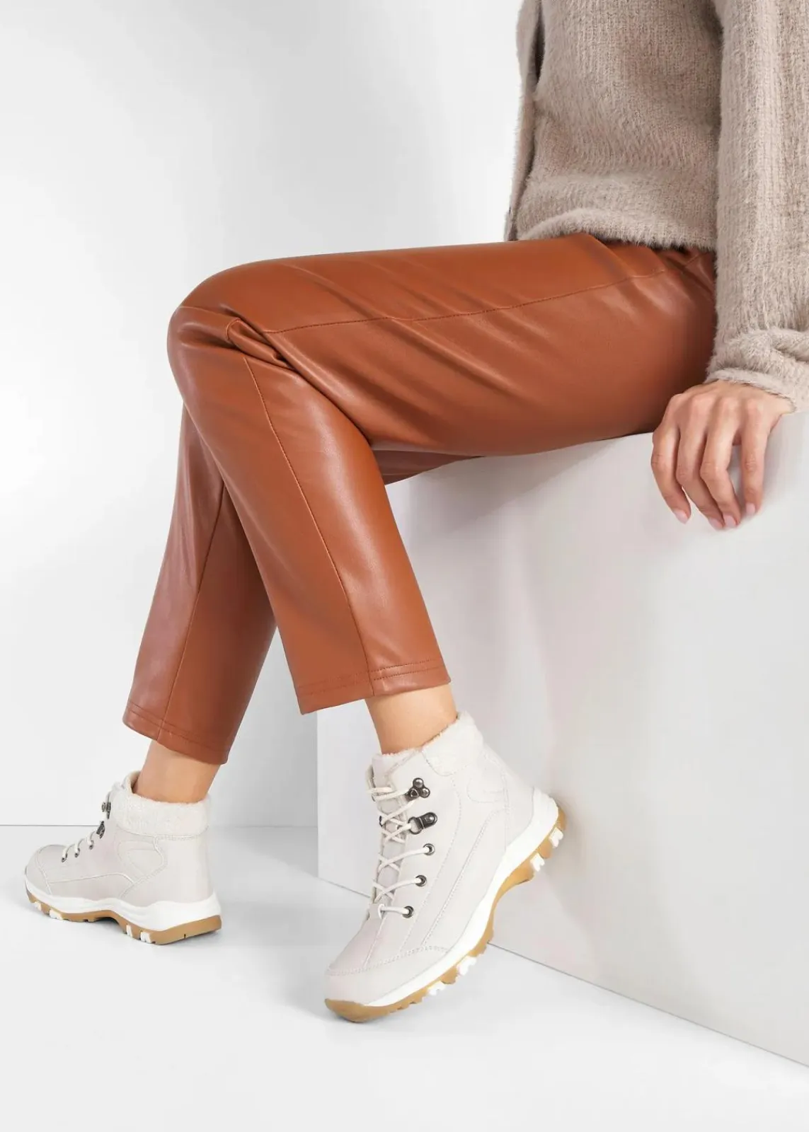 bonprix Gefütterte Winterschuhe|Boots|Gefütterte Schnürboots beige