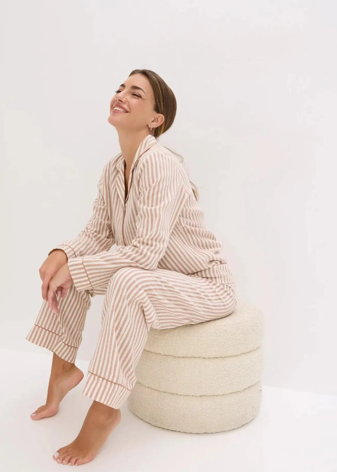 bonprix Nachtwäsche|Wäsche·Nachtwäsche|Gewebter Flanell Pyjama mit Geschenktasche schokosorbet/wollweiß gestreift