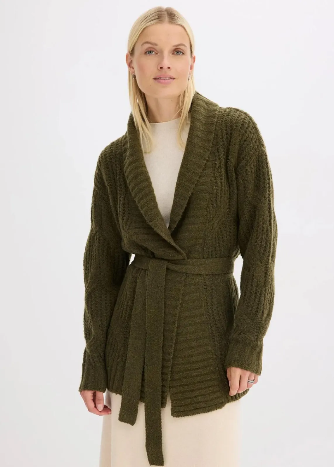 Grobstrickjacke mit Zopfmuster|bonprix Discount