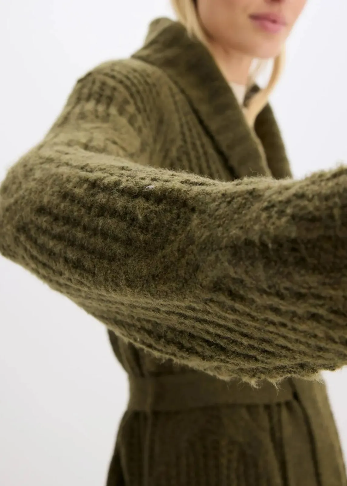 Grobstrickjacke mit Zopfmuster|bonprix Discount