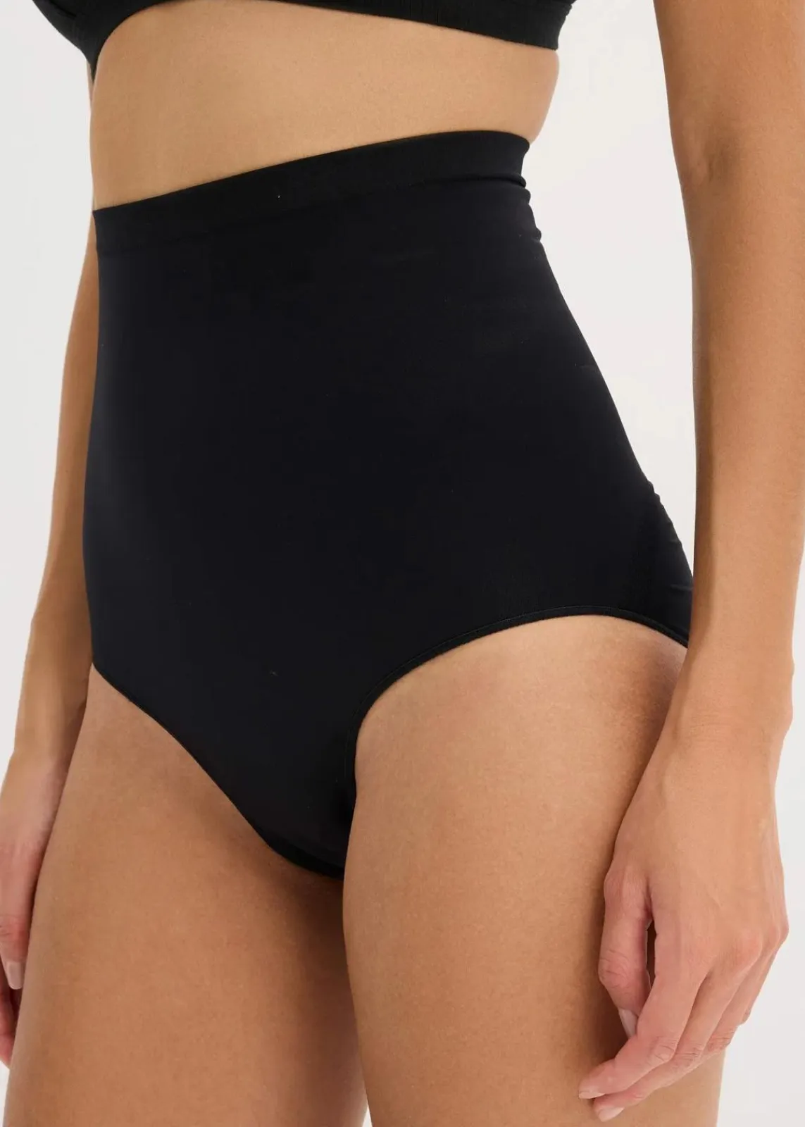 bonprix Nachhaltigere Materialien|Höschen|Highwaist Seamless Shape Slip mit mittlerer Formkraft schwarz