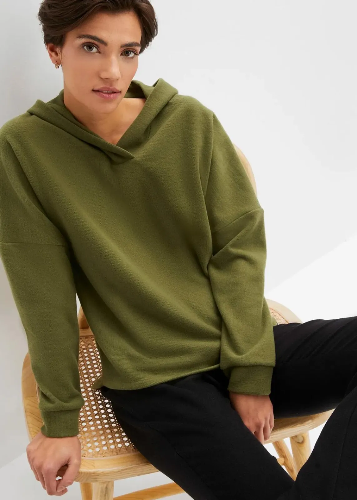 bonprix Sweat|Hoodie in Regular Fit dunkelkhaki