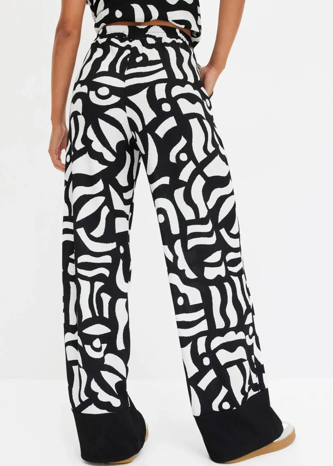 bonprix Bekleidung·Kleider|Zweiteiler & Sets|Jersey-Hose schwarz/wollweiß graphisch bedruckt