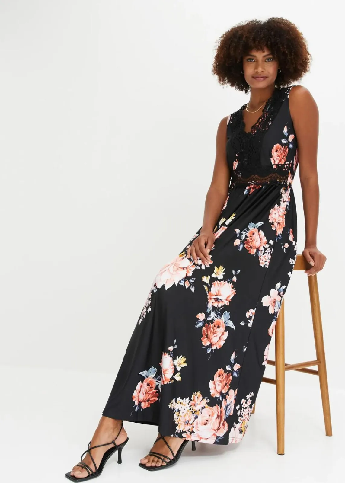 bonprix Kleider|Jerseykleid schwarz/rosa geblümt