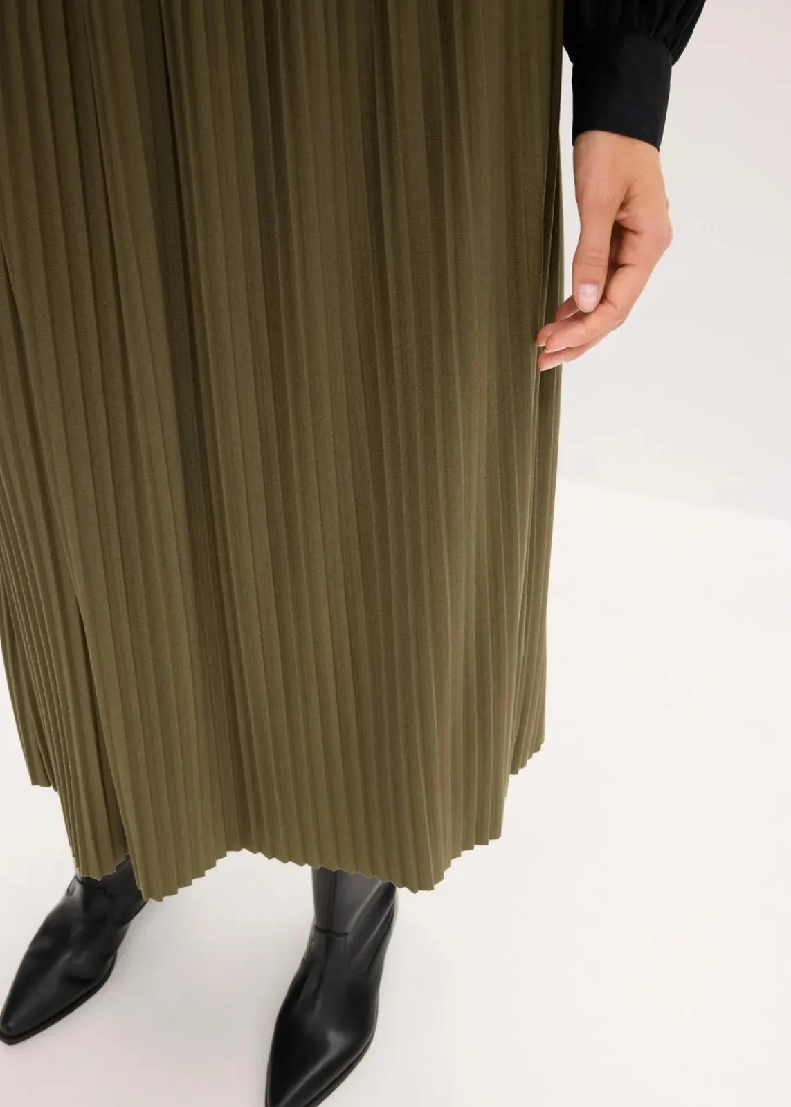 bonprix Bekleidung·Sportbekleidung|Röcke|Jersey-Rock aus fließendem Viskose-Mix dunkeloliv