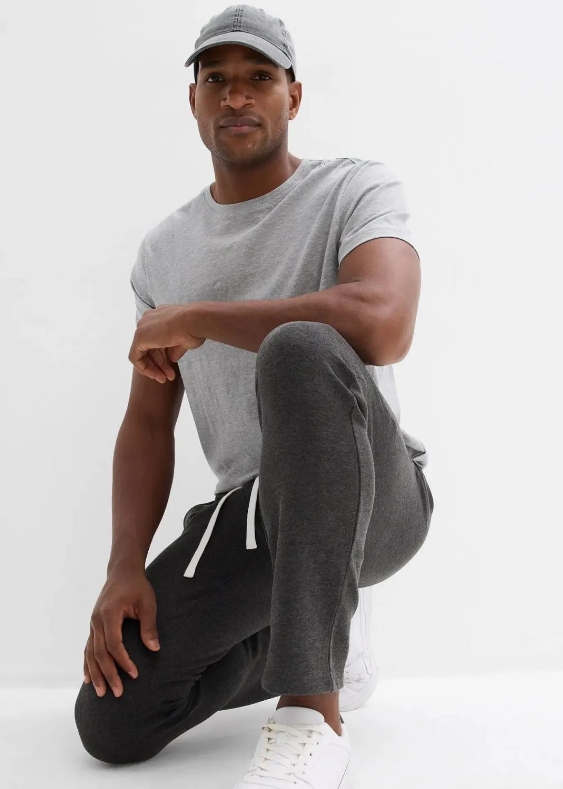 Jogginghose aus reiner Baumwolle mit sportiven Details|bonprix New