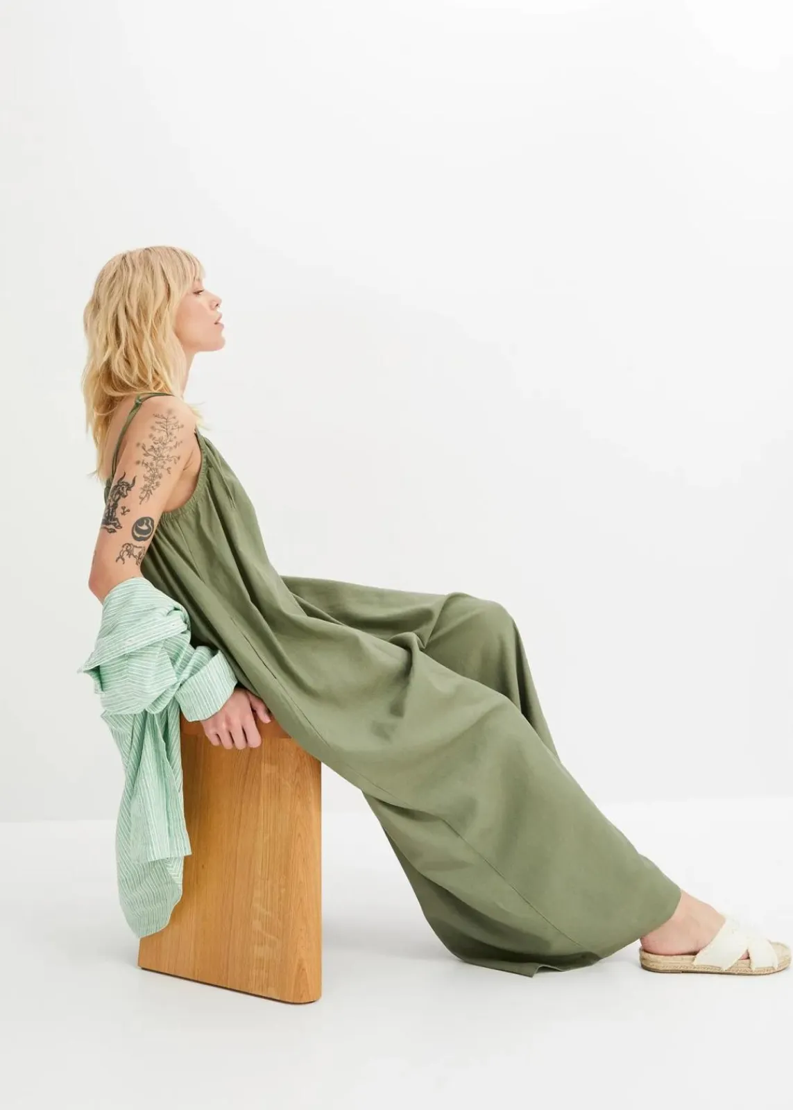 bonprix Nachhaltigere Materialien|Jumpsuits|Jumpsuit aus leichtem Leinen-Viskose-Mix oliv