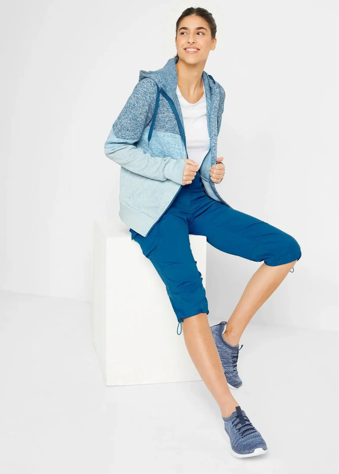 bonprix Bekleidung·Blusen & Tuniken|Nachhaltigere Materialien|Kapuzen-Sweatjacke atlantikblau meliert