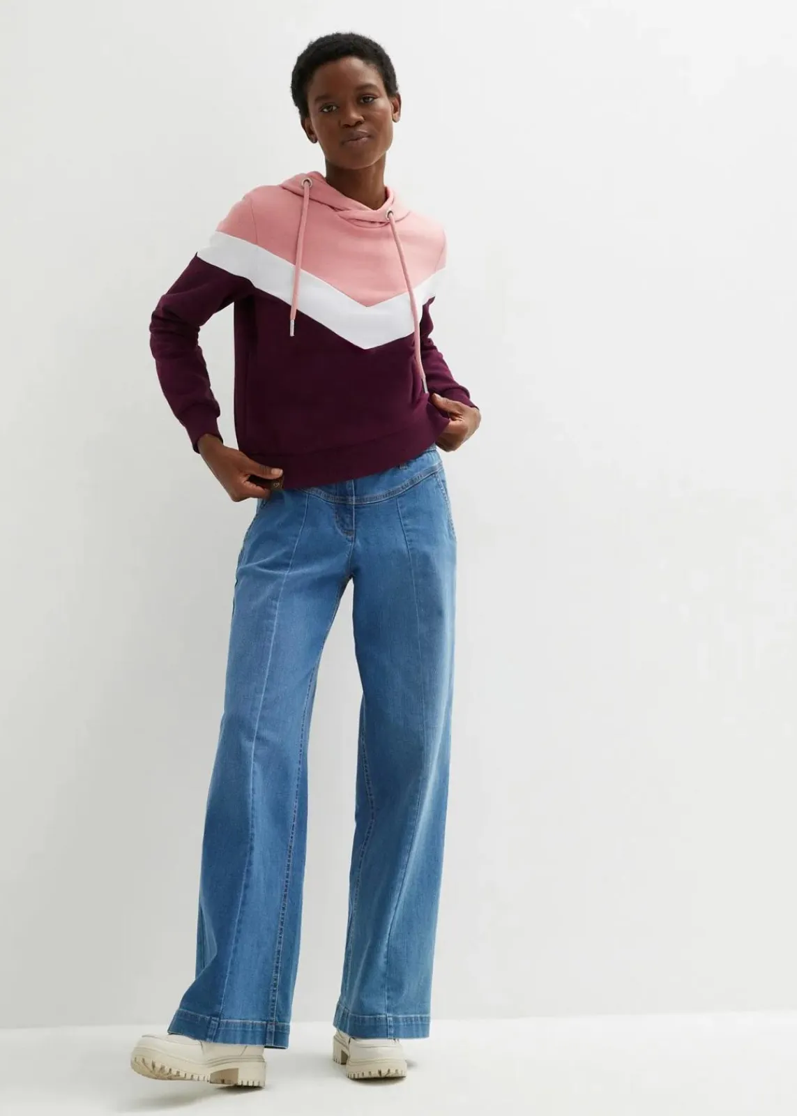 bonprix Bekleidung·Blusen & Tuniken|Nachhaltigere Materialien|Kapuzensweatshirt mit großem Kragen holunderbeere