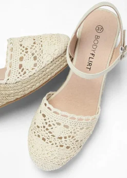 bonprix Pumps|Keilpumps in Häkel-Optik beige