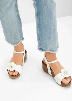 bonprix Sommerschuhe|Keilsandaletten mit Blüten weiß