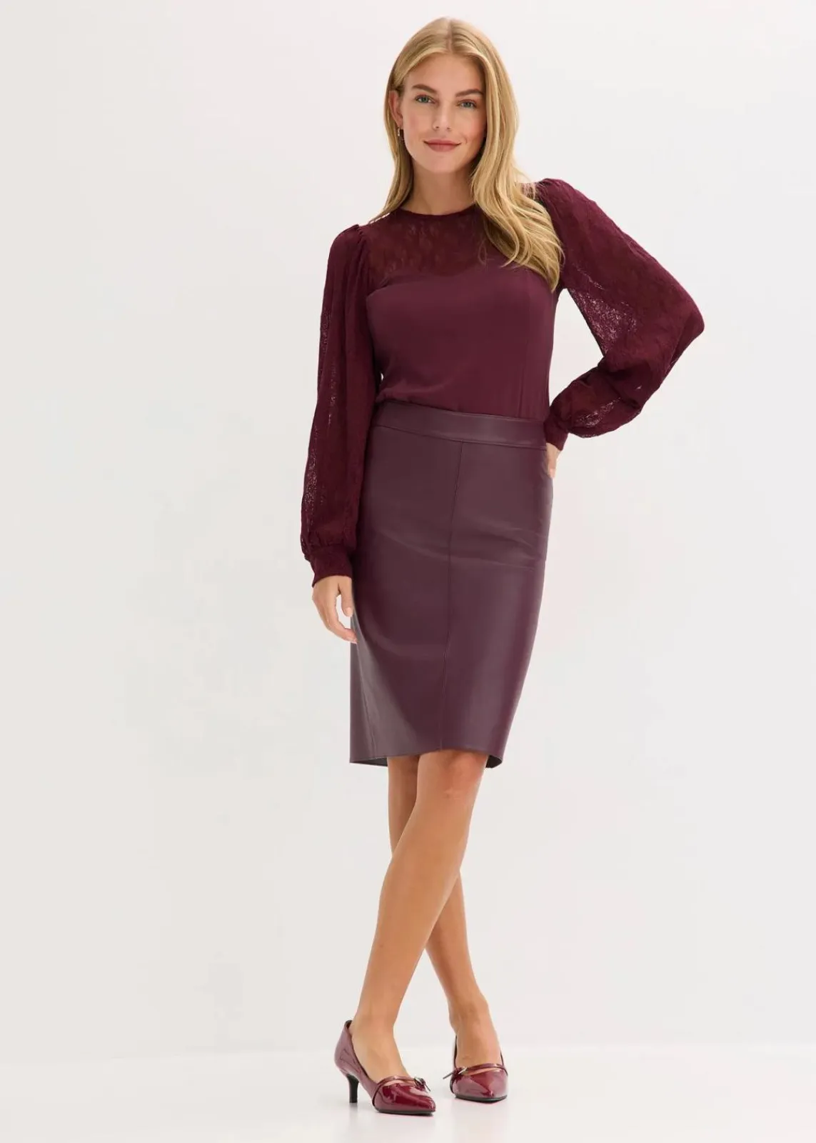 bonprix Bekleidung·Sportbekleidung|Röcke|Knielanger Lederimitat-Rock mit figurbetonter Passform weinrot