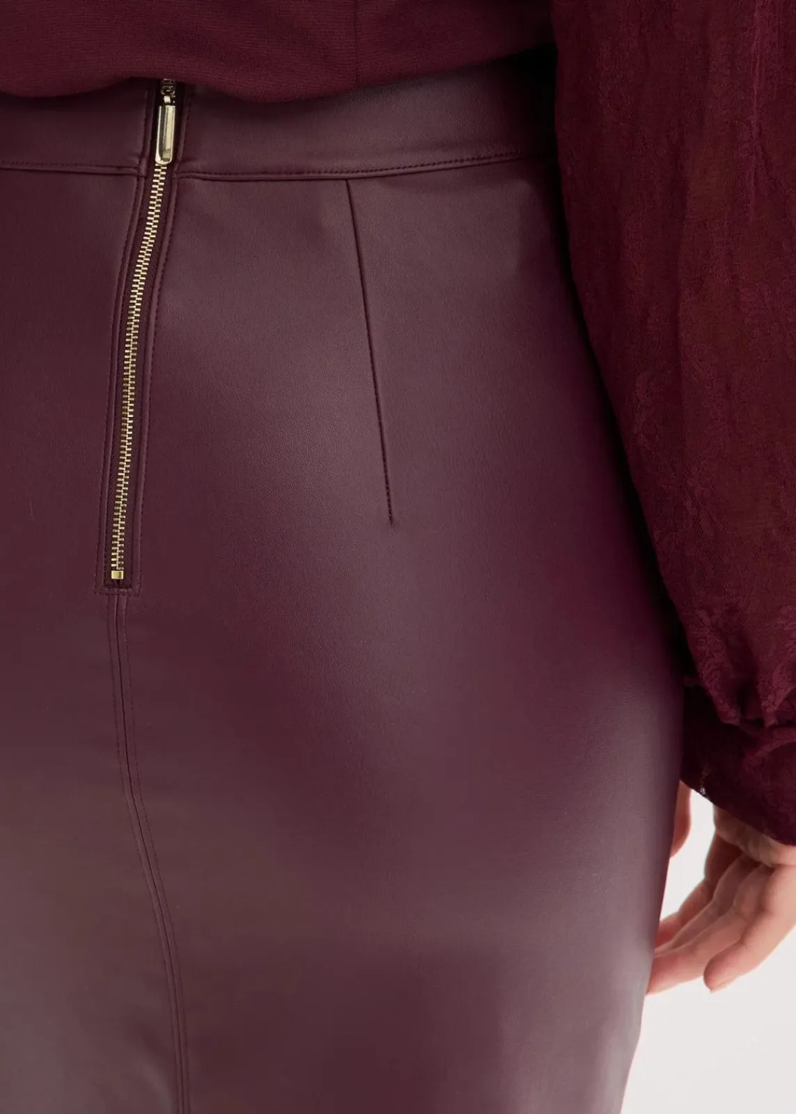 bonprix Bekleidung·Sportbekleidung|Röcke|Knielanger Lederimitat-Rock mit figurbetonter Passform weinrot