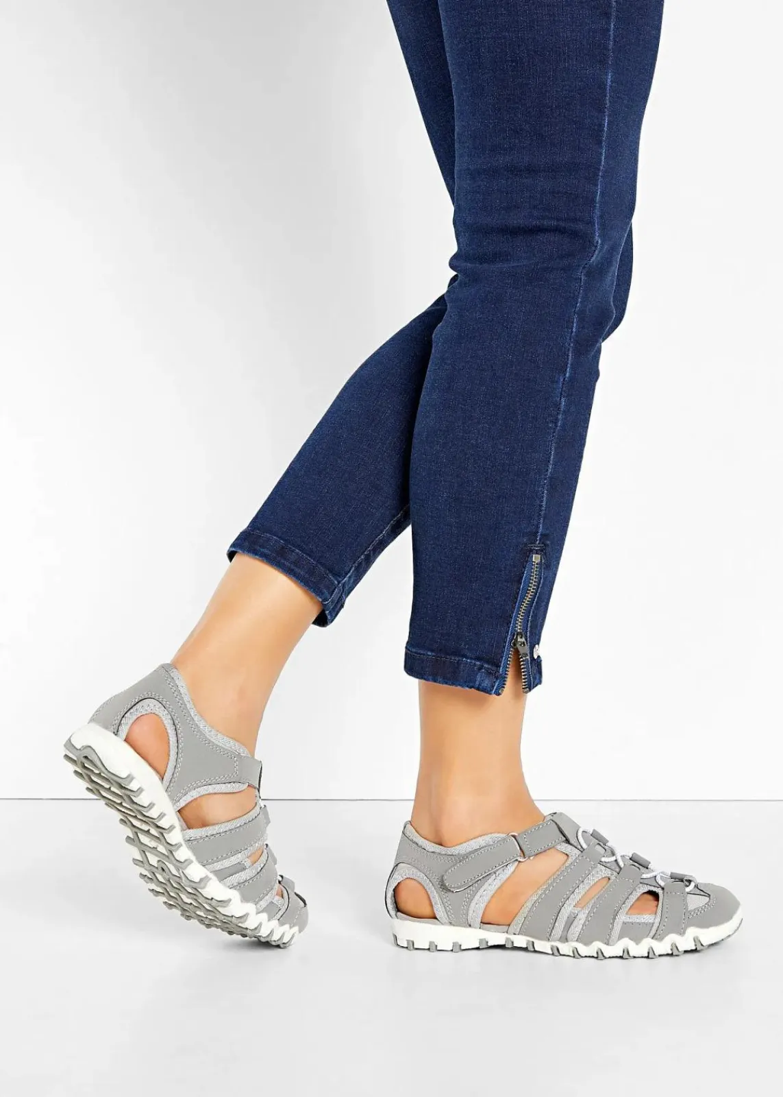 Komfort-Trekkingsandalen mit Profilsohle|bonprix Outlet