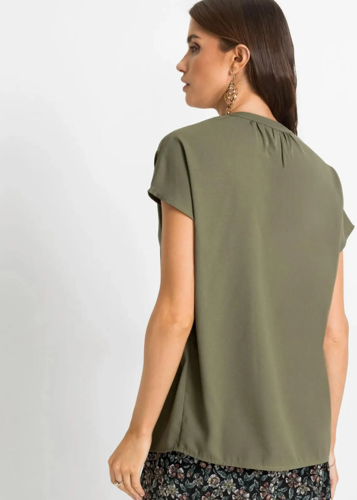 bonprix Blusen & Tuniken|Bekleidung·Jacken & Mäntel|Kurzarmbluse mit verdeckter Knopfleiste oliv