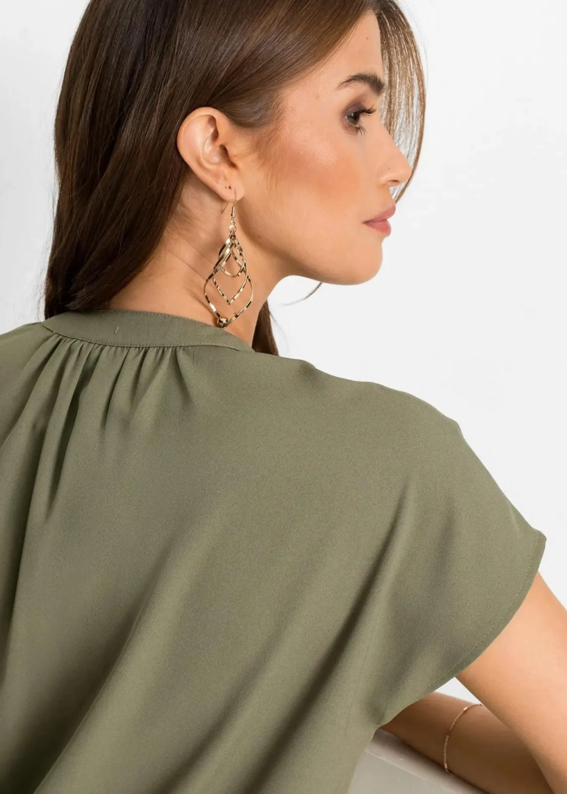 bonprix Blusen & Tuniken|Bekleidung·Jacken & Mäntel|Kurzarmbluse mit verdeckter Knopfleiste oliv