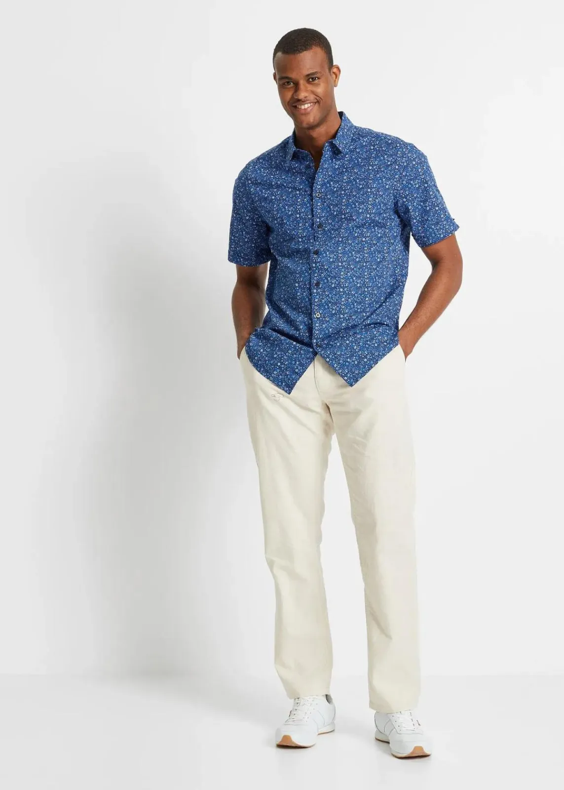 bonprix Hemden|Kurzarmhemd aus reiner Baumwolle blau/weiß floral