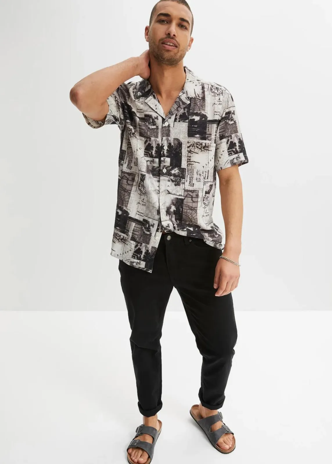 bonprix Große Größen|Hemden|Kurzarmhemd aus Viskose weiß/schwarz graphisch bedruckt