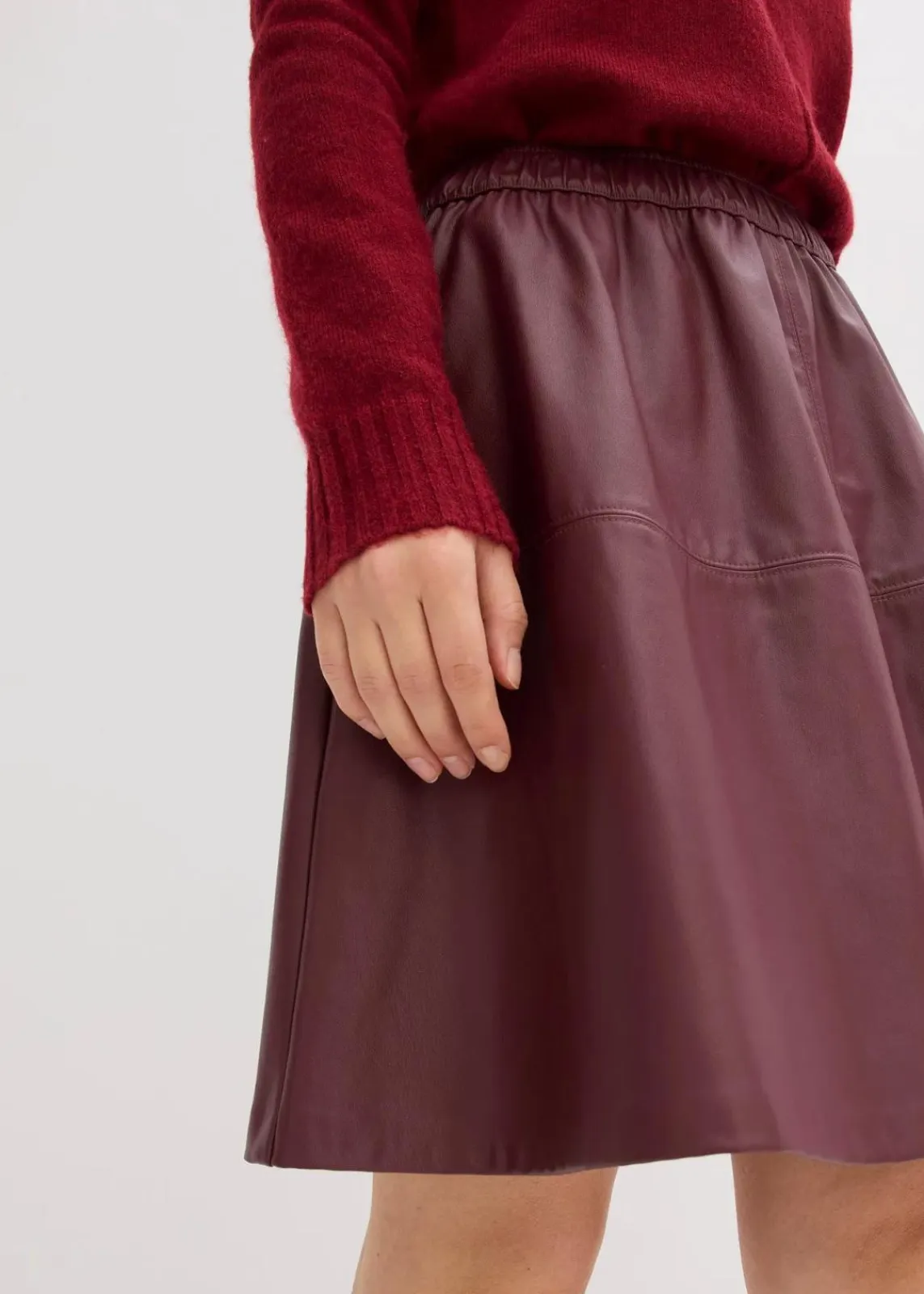 bonprix Bekleidung·Sportbekleidung|Röcke|Kurzer Lederimitat-Rock dunkelbeere