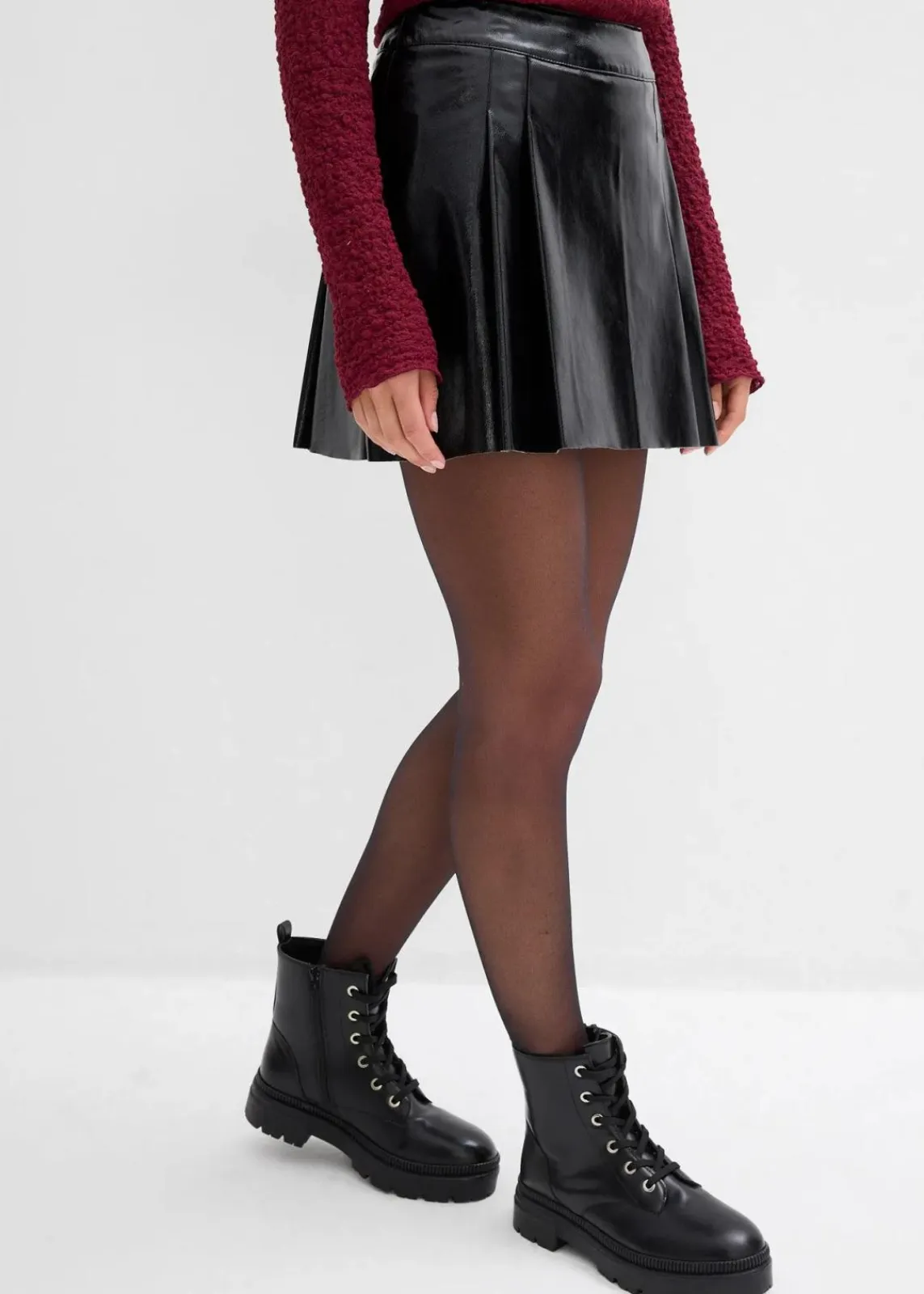 bonprix Nachhaltigere Materialien|Röcke|Kurzer Lederimitat-Rock mit Kellerfalten schwarz