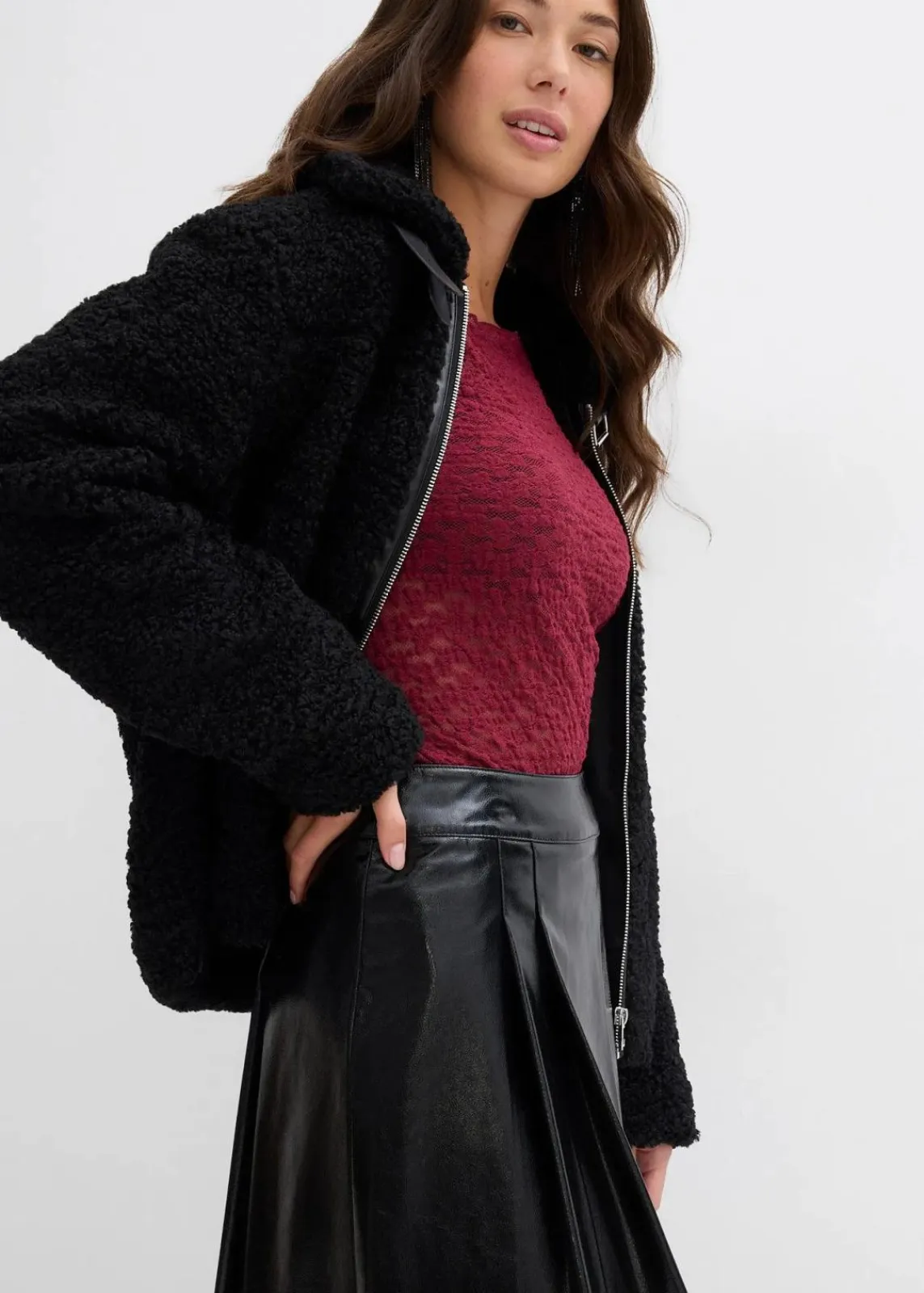 bonprix Nachhaltigere Materialien|Röcke|Kurzer Lederimitat-Rock mit Kellerfalten schwarz