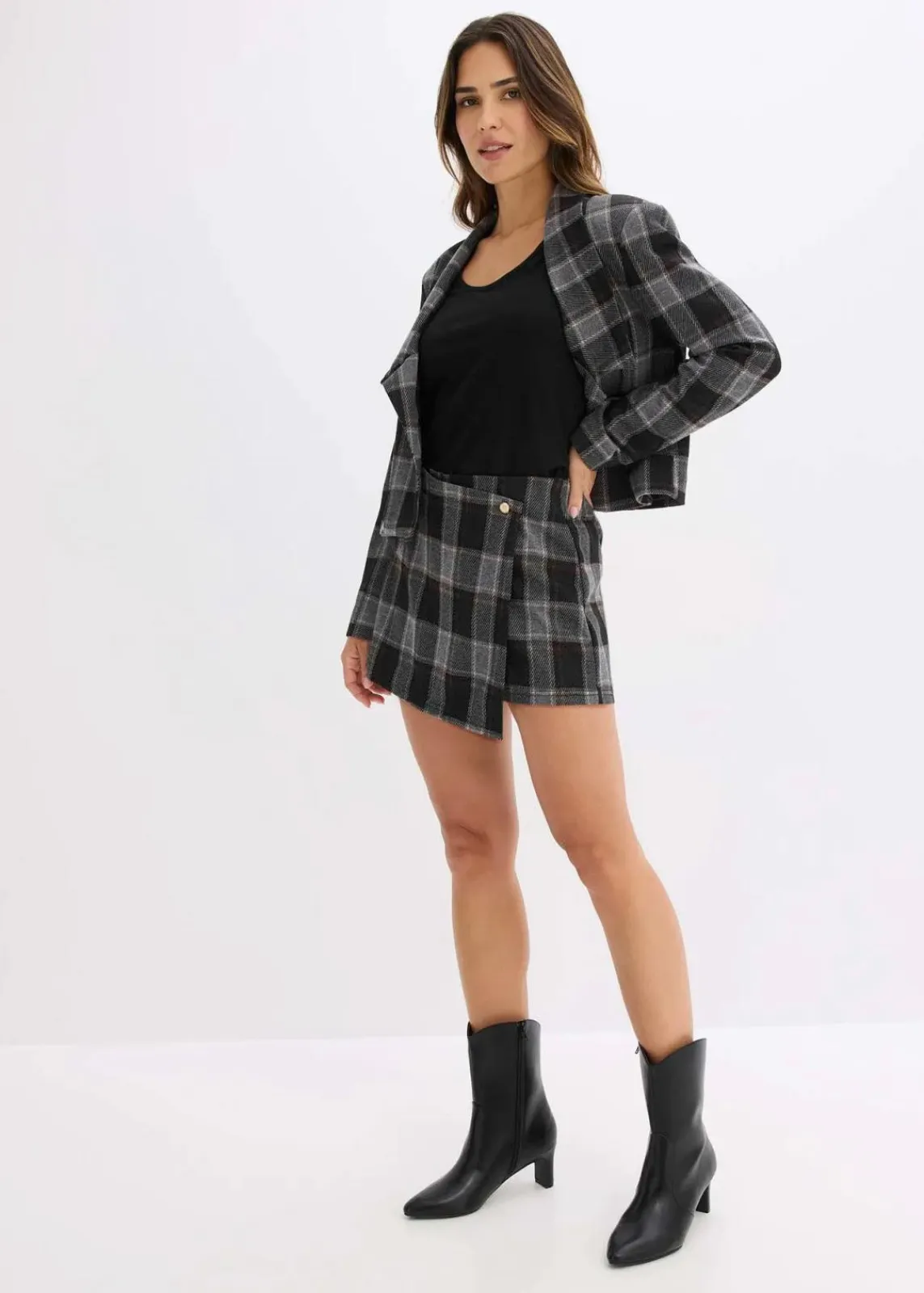 bonprix Hosen|Shorts|Kurzer Skort mit Schmuck-Knopf grau kariert