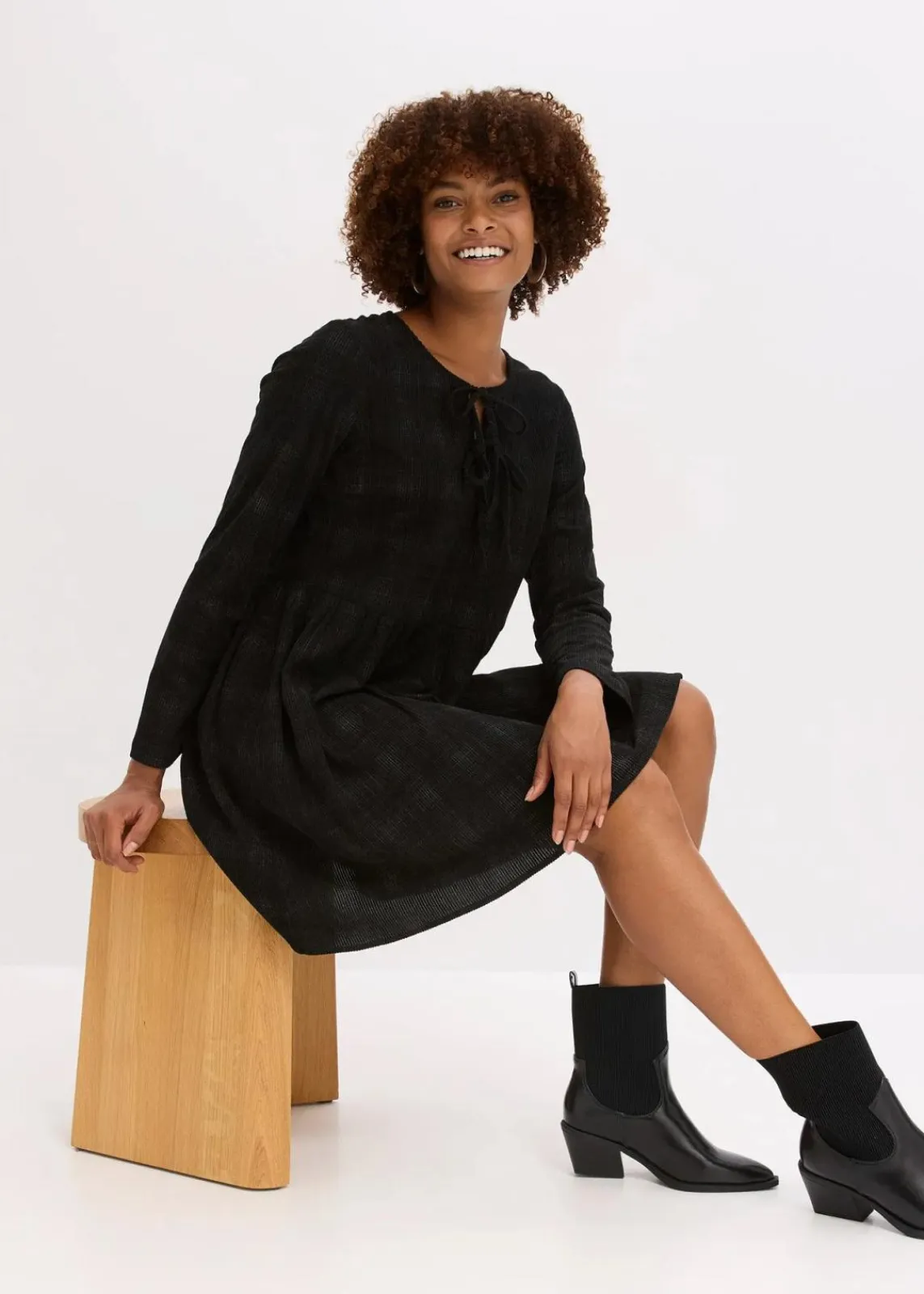 bonprix Kleider|Kurzes Cord-Kleid mit Karomuster schwarz bedruckt