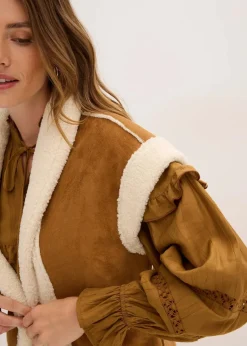 bonprix Bekleidung·Hosen|Jacken & Mäntel|Lammfellimitat-Weste cognac braun/naturbeige