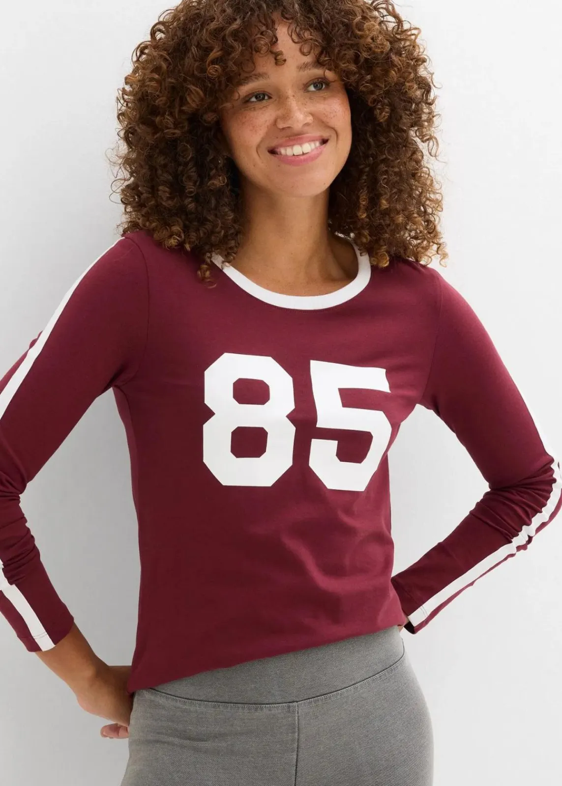 bonprix Nachhaltigere Materialien|Shirts & Tops|Langarmshirt aus leichtem Jersey ahornrot/weiß bedruckt