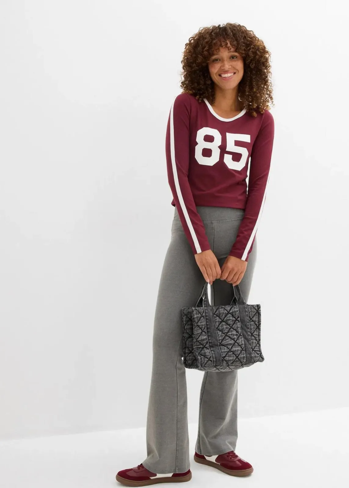 bonprix Nachhaltigere Materialien|Shirts & Tops|Langarmshirt aus leichtem Jersey ahornrot/weiß bedruckt